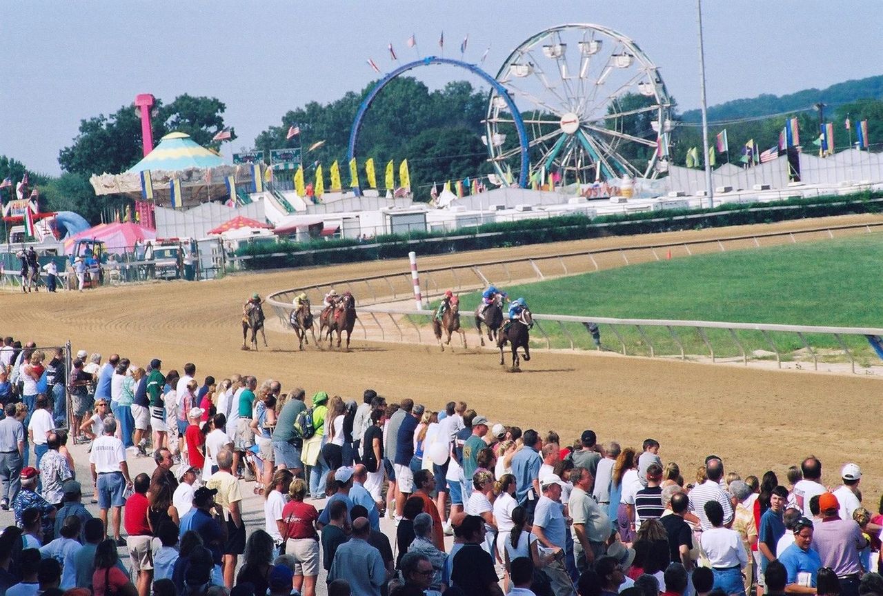 Live thoroughbred races