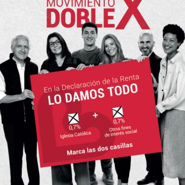 Grupo diverso sostiene cartel sobre donación en declaración de renta.