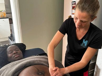 Michelle from Mummy Wellness giving a pregnant lady a massage in Sandhurst with her hands