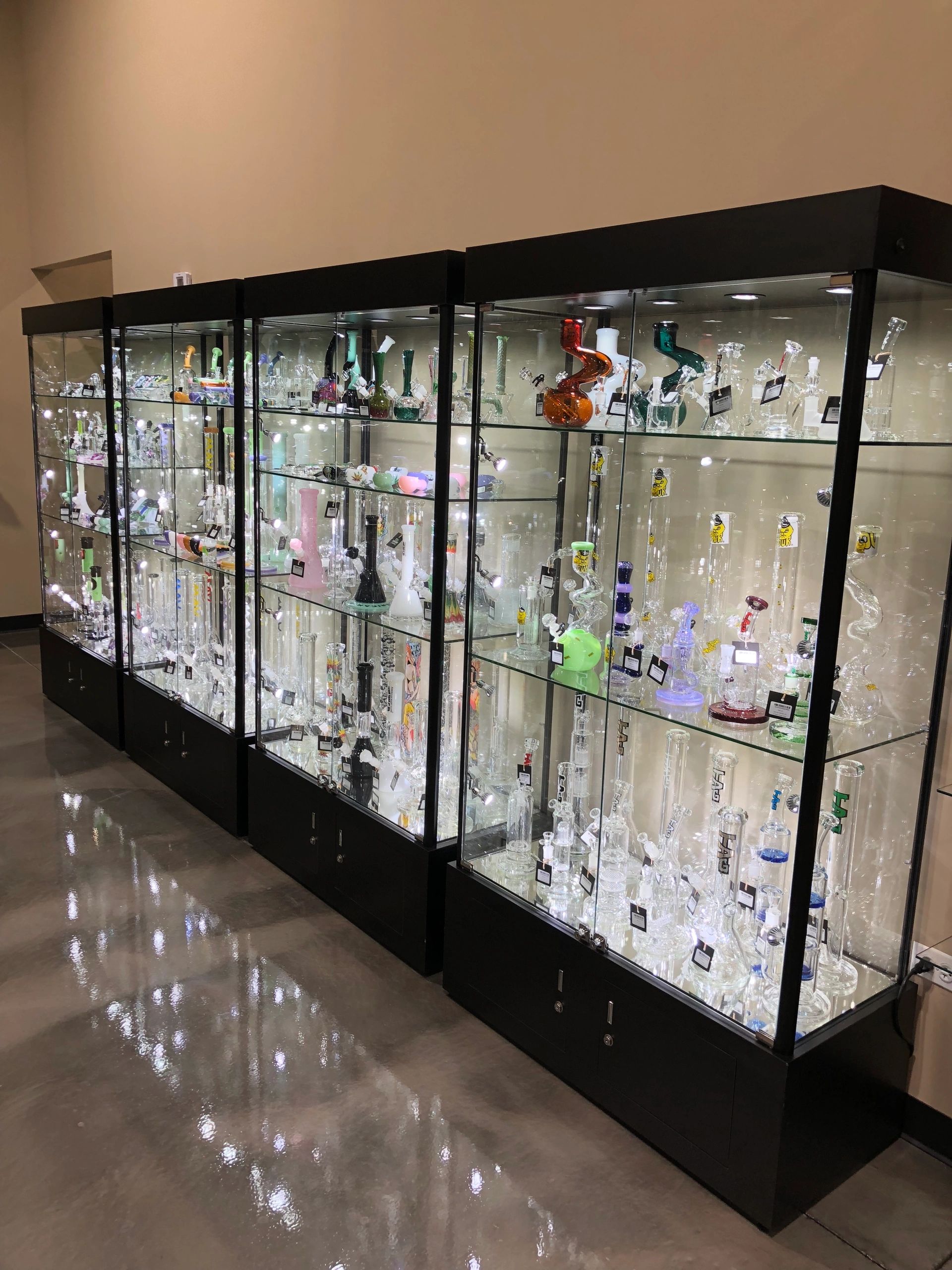 3 Heads Smoke Shop