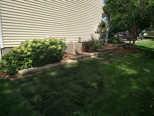 Landscape block retaining wall