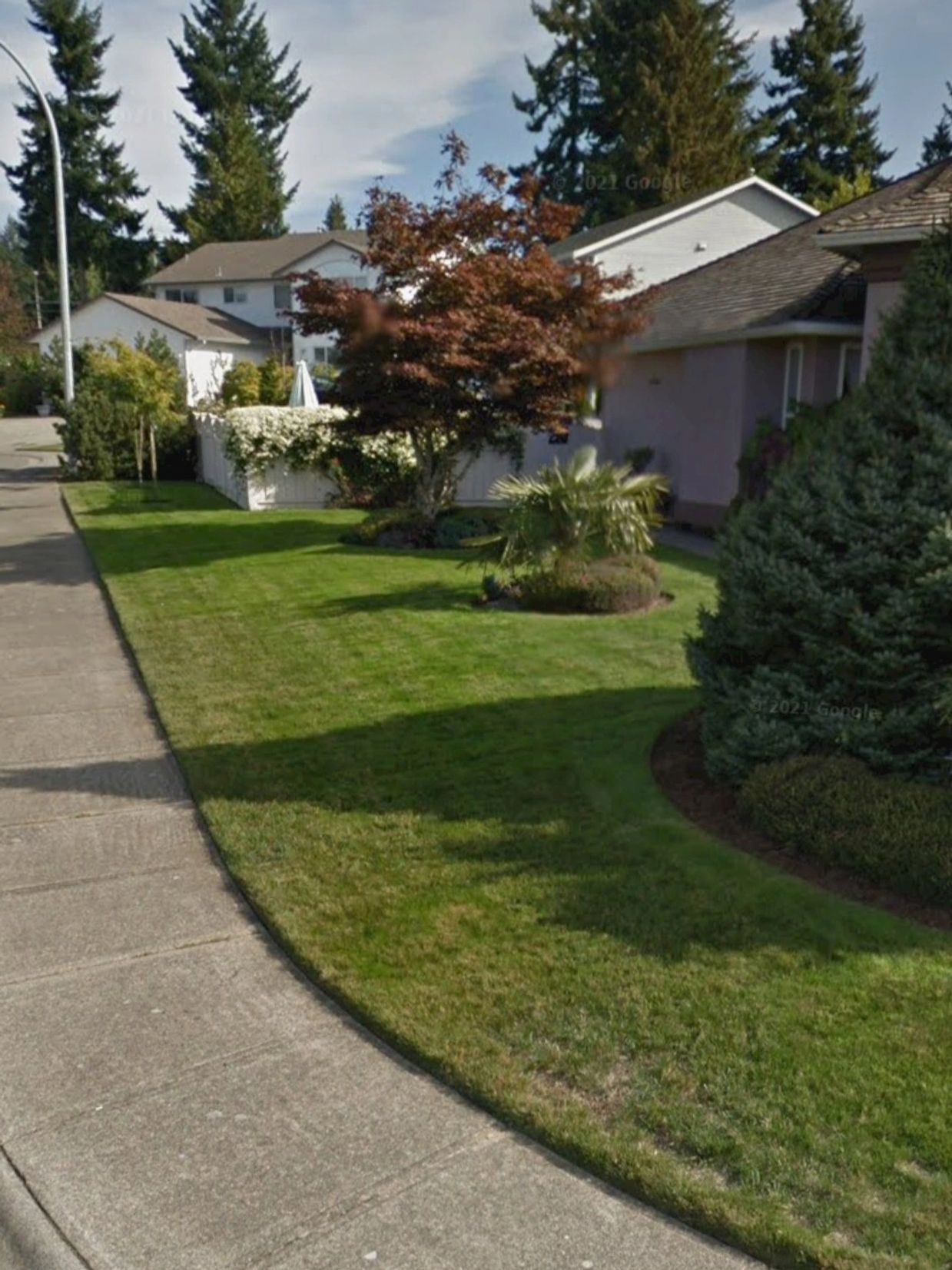 yard-care-mowing-edging-mulch-nanaimo.jpg service including mowing, edging, weed removal, mulching