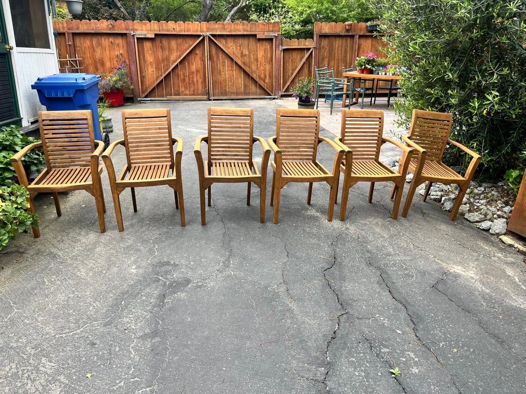 CHAIRS EXTRAORDINAIRE!