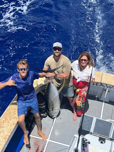 Fishing Bora Bora clients with big tuna