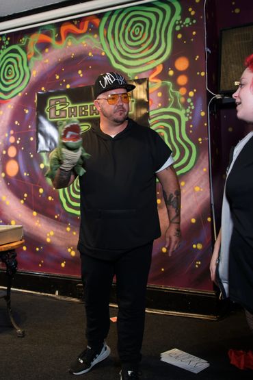 Comedy magician Phil Pearson performing live in Brighton
	•	Comedy magic – a blend of stand-up and mind-blowing tricks
	•	Phil Pearson – comedy magician bringing laughs and illusions to events
	•	Brighton comedy magician performing at private and corporate parties
	•	Comedy magic show featuring audience interaction and modern illusions