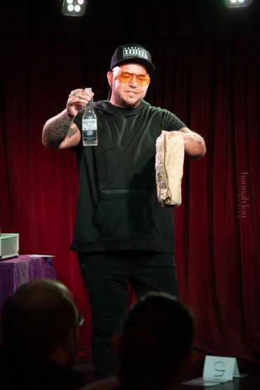 Comedy magician Phil Pearson performing live in Brighton
	•	Comedy magic – a blend of stand-up 