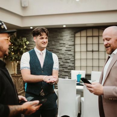 	•	Phil Pearson – professional magician for weddings in Sussex and London