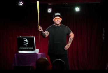 Magic comedy Comedy magician Phil Pearson performing live in Brighton
	•	Comedy magic – a blend 