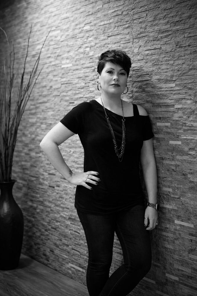 Private hair color studio Pam Dummer stylist Meraki Salon Roscoe Illinois