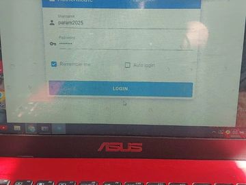Login screen on an Asus laptop with username filled.