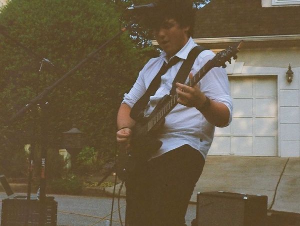 Skjermbilde av Lucky Spins casino spillutvalg med ulike spilleautomater