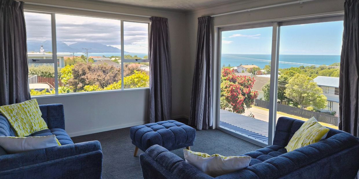 Very Large Three Bedroom home that sleeps 7 people with Spectacular Views across the ocean & mountai