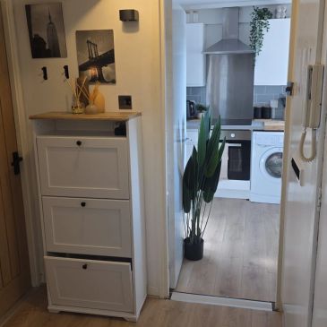 Airbnb hallway and kitchen professionally cleaned and prepared for guests by Purespark Cleaning Ltd 
