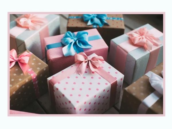 Multiple packages with identical or similar design
 
