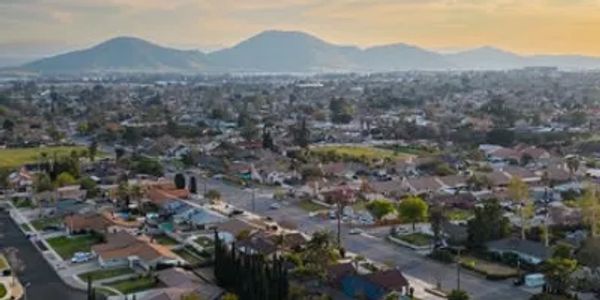 Aerial view of a residential neighborhood in Fontana, California with mountain 