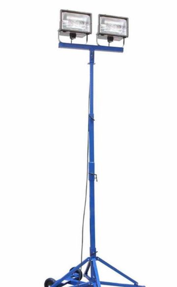 Blue portable work light tower with two lamps.