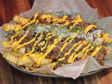 Golden yellow crinkle-cut fries topped with bulgogi beef, chopped onion, teriyaki sauce and cheese.
