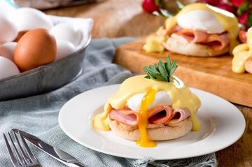 Egg Benedict w hollandaise, poached eggs
Add: Bacon 3 Smoked Salmon 4 Ham 3