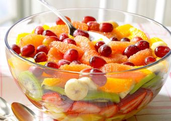 Fresh Fruit Salad 
Fresh seasonal fruits w yoghurt