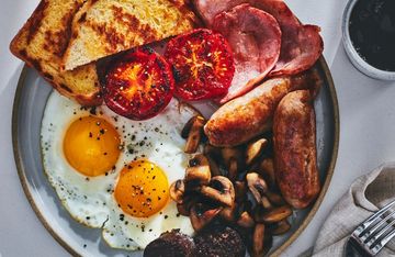 Your choice of eggs, bacon, sausage, roast tomato, roasted
mushrooms, baked beans, hash brown and se