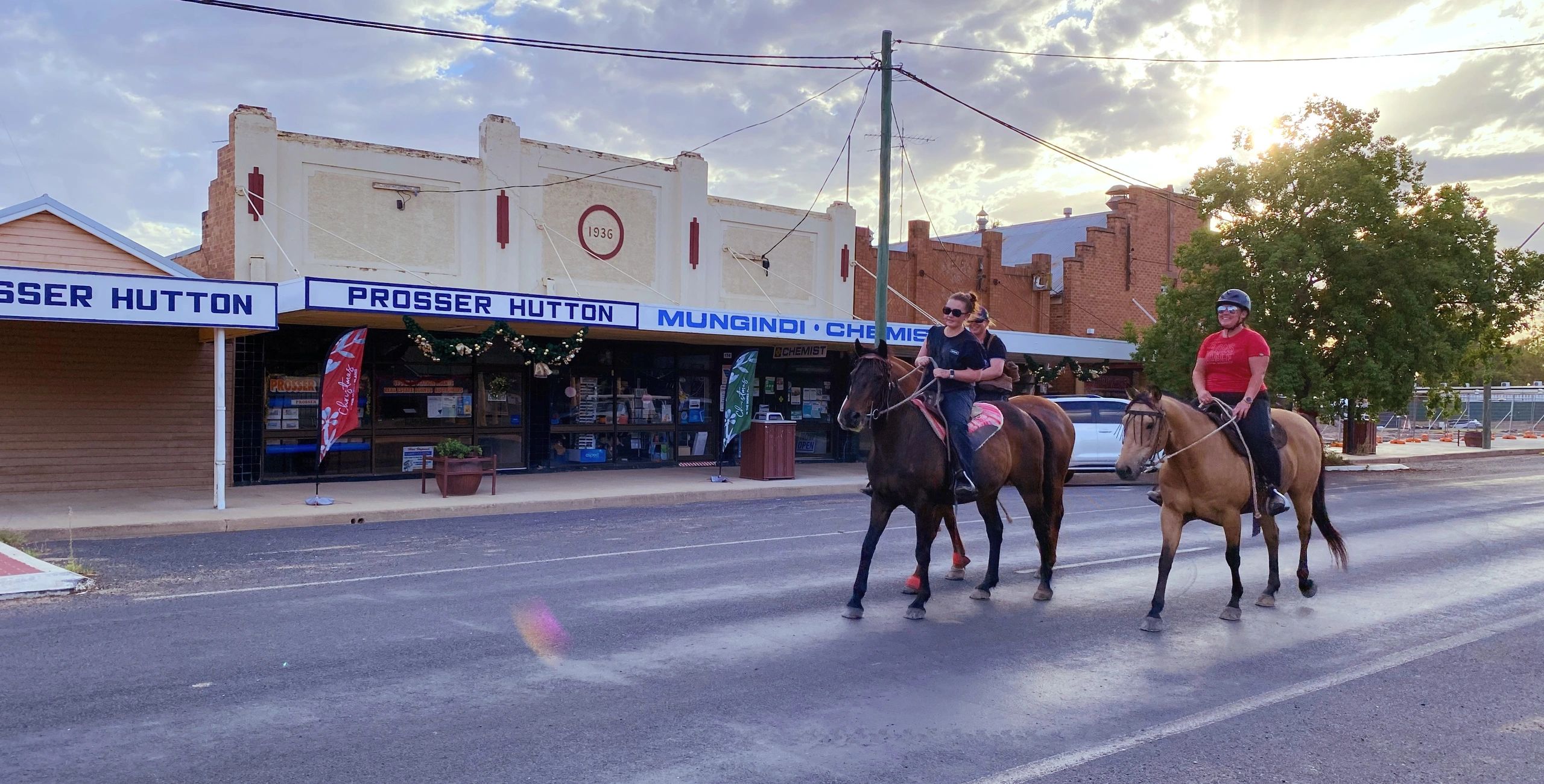 Mungindi The unique border town Home