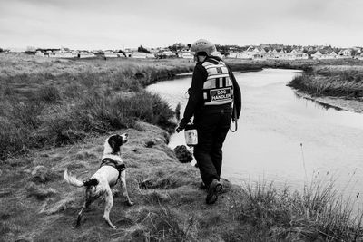 Search dog beginning a bank search