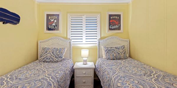 Kids room with two twin beds