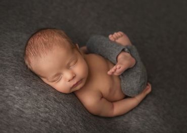 Jennifer Lynn Photography 
Winnipeg Newborn Photographer
