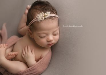 Jennifer Lynn Photography 
Winnipeg Newborn Photographer