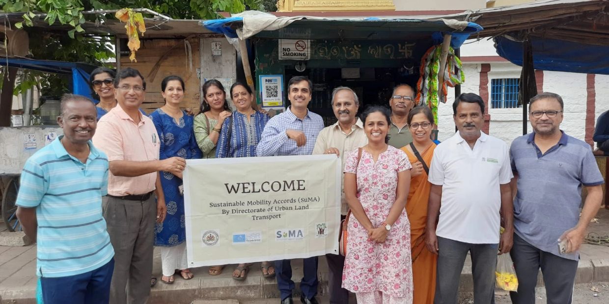 Community members supporting sustainable mobility.