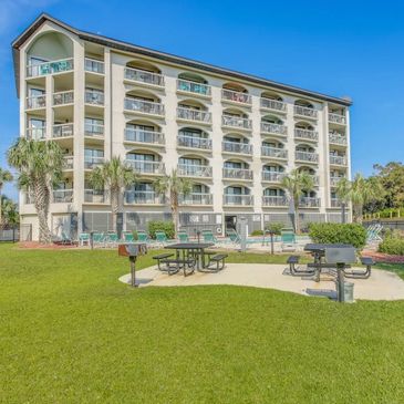 The building of the 4018 Landsend condominium available for rent.
