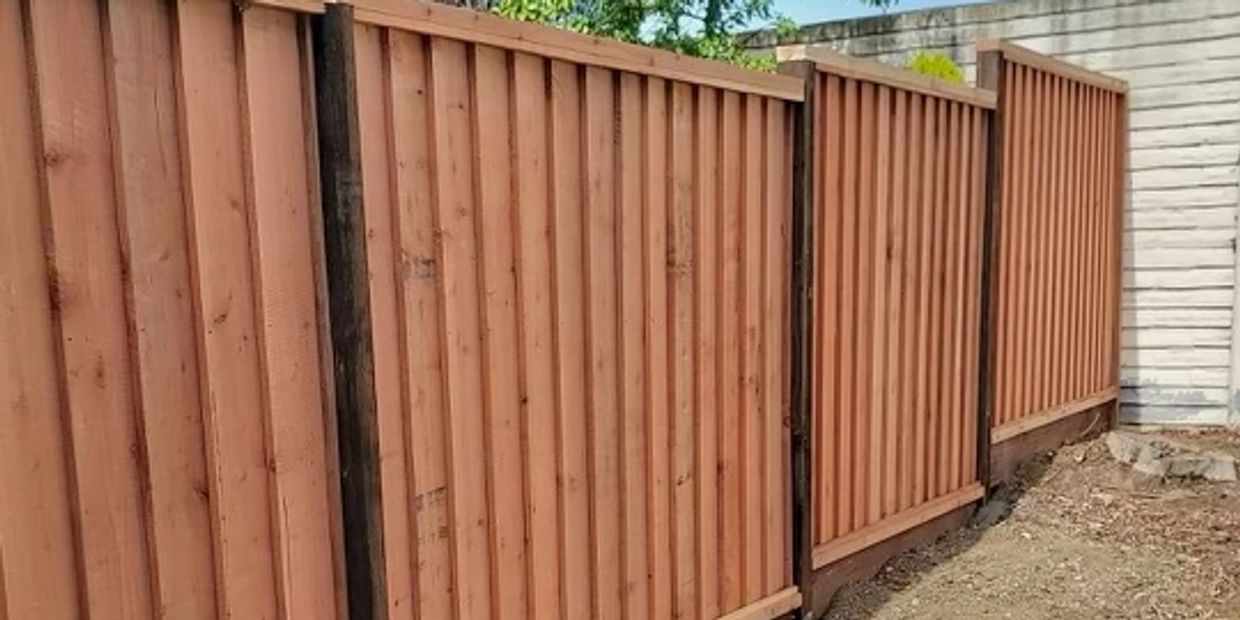 CLOSED LOUVERED IN CON-HEART REDWOOD