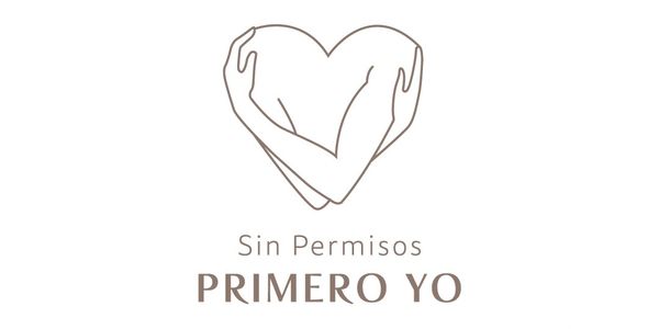 Logo with heart-shaped arms and text "Sin Permisos Primero Yo".