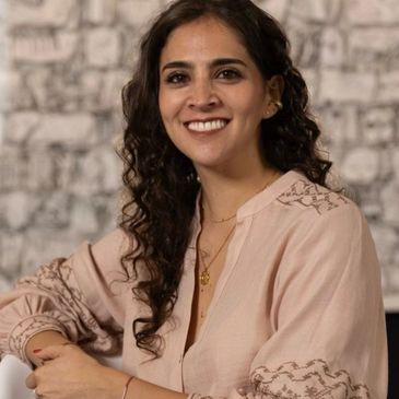 Psicóloga y Psicoterapeuta en Terapia Racional Emotiva. Atiende a adultos mayores de 20 años. Princi