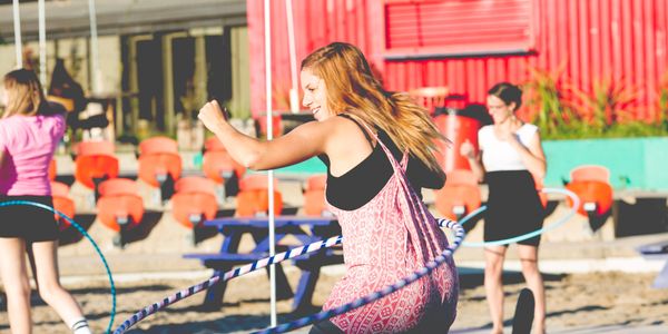 Cours de hula hoop et animation à Montréal, Longueuil et Bromont