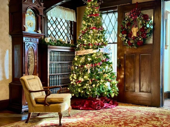 Mansion foyer decorated for Christmas Tours