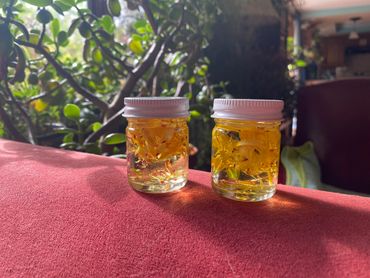Image of honey jars.