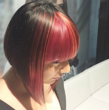 A woman apply With black and red colour on the hair