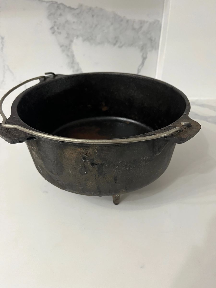 Cast Iron Dutch oven