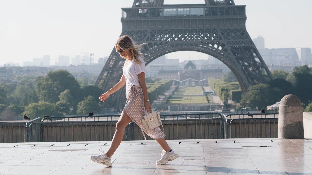 Погода в париже на неделю. «In Paris: 20 women on Life in the City of Light»..