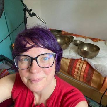 Gong and singing bowls ready for an online sound bath