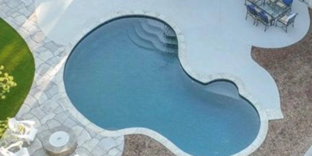 Clean swimming pool