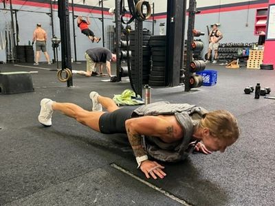 Woman doing pushups at Monument Fitness in Charlestown, MA
