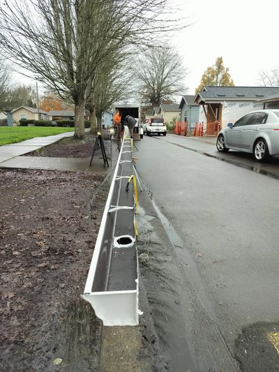 New seamless 5k gutter being installed in Albany Oregon 