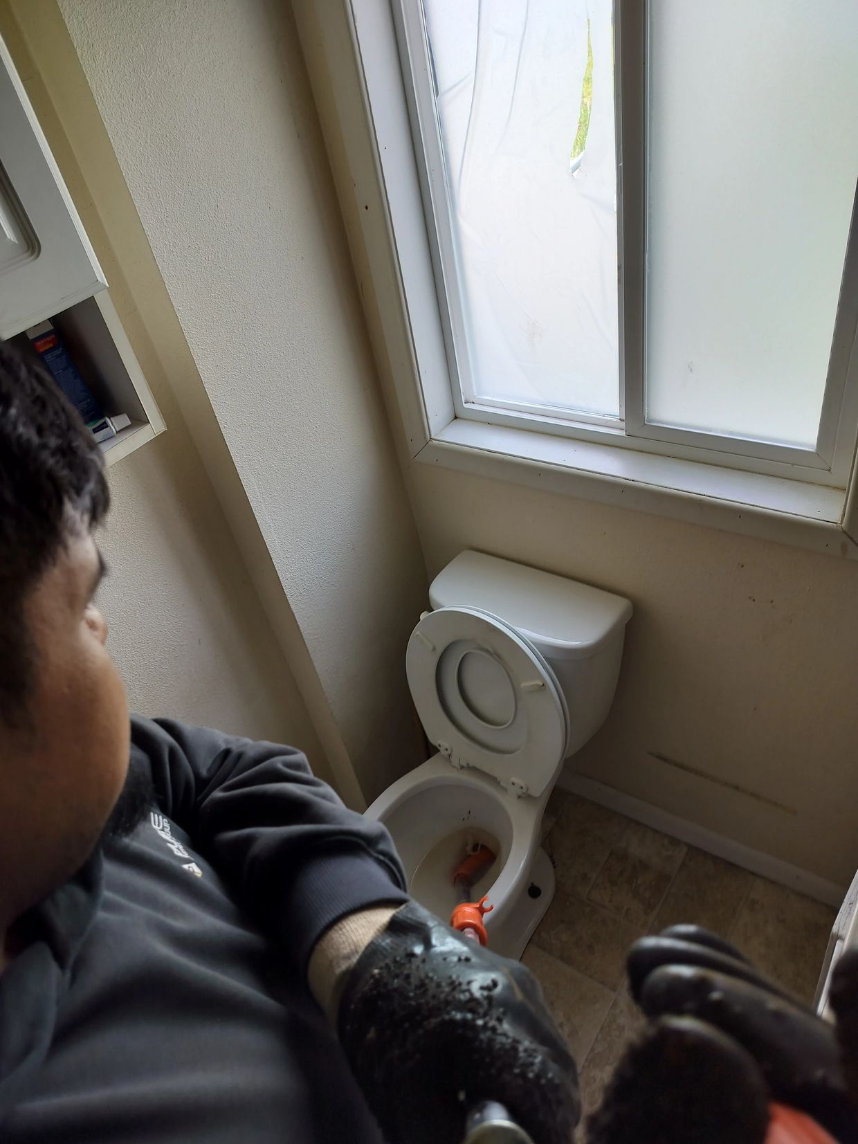 Servicing a plugged toilet in Lebanon Oregon 