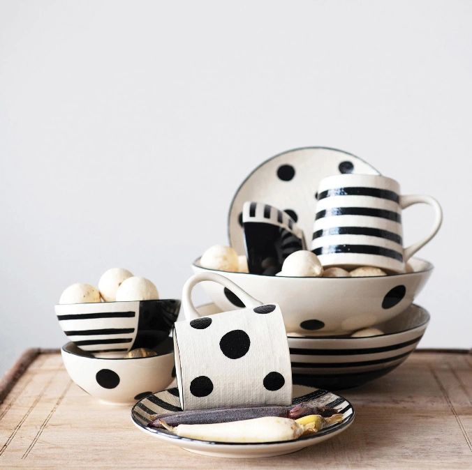 neutral, organic, simple, 2022 decor trends, home decor, black accents, black decor, nature neutral, organic, simple, 2022 decor trends, home decor, black accents, black decor, nature