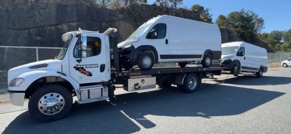 Freightliner M2 Towtruck towing multiple vehicles