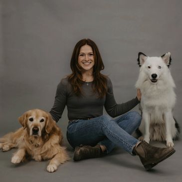 dog trainer, women posing with dogs, golden retriever, yakutian laika, peak dog training