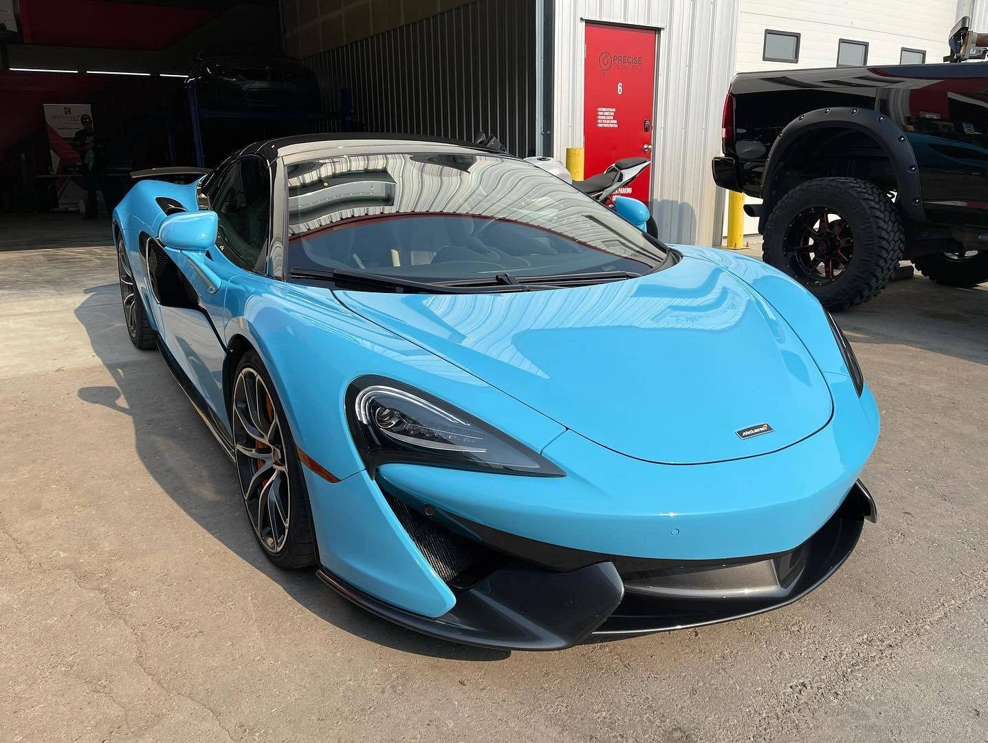 Mclaren 570s
Paint protection film
Paint correction
Graphene  coating
Windshield protection film