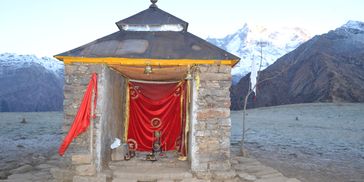 Madhyamaheshwer Temple - Perfect Himalayan Camping and Trekking. Beautiful Trek in Madhyamasheshwer 